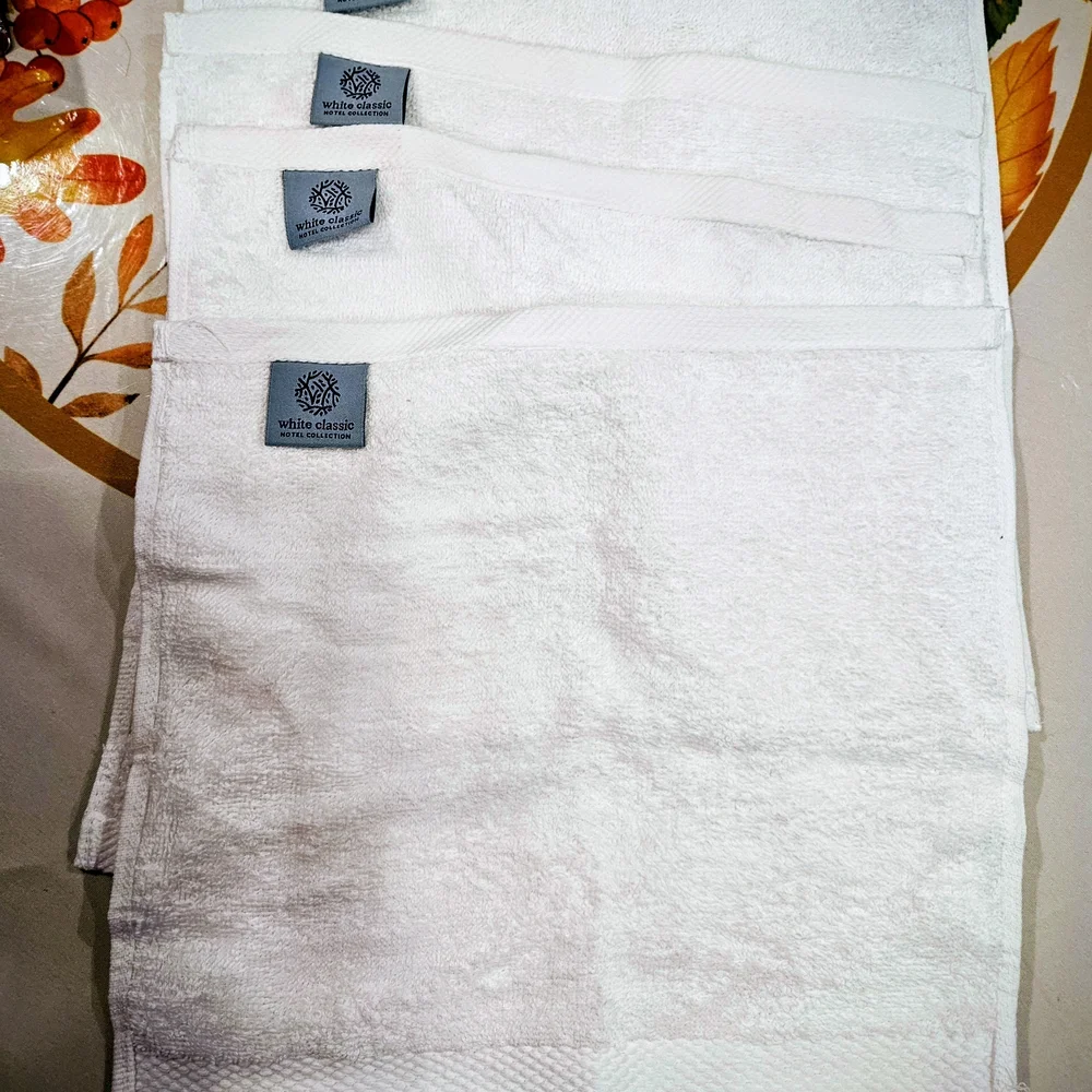 New 10 Piece White Plush Bath Towels